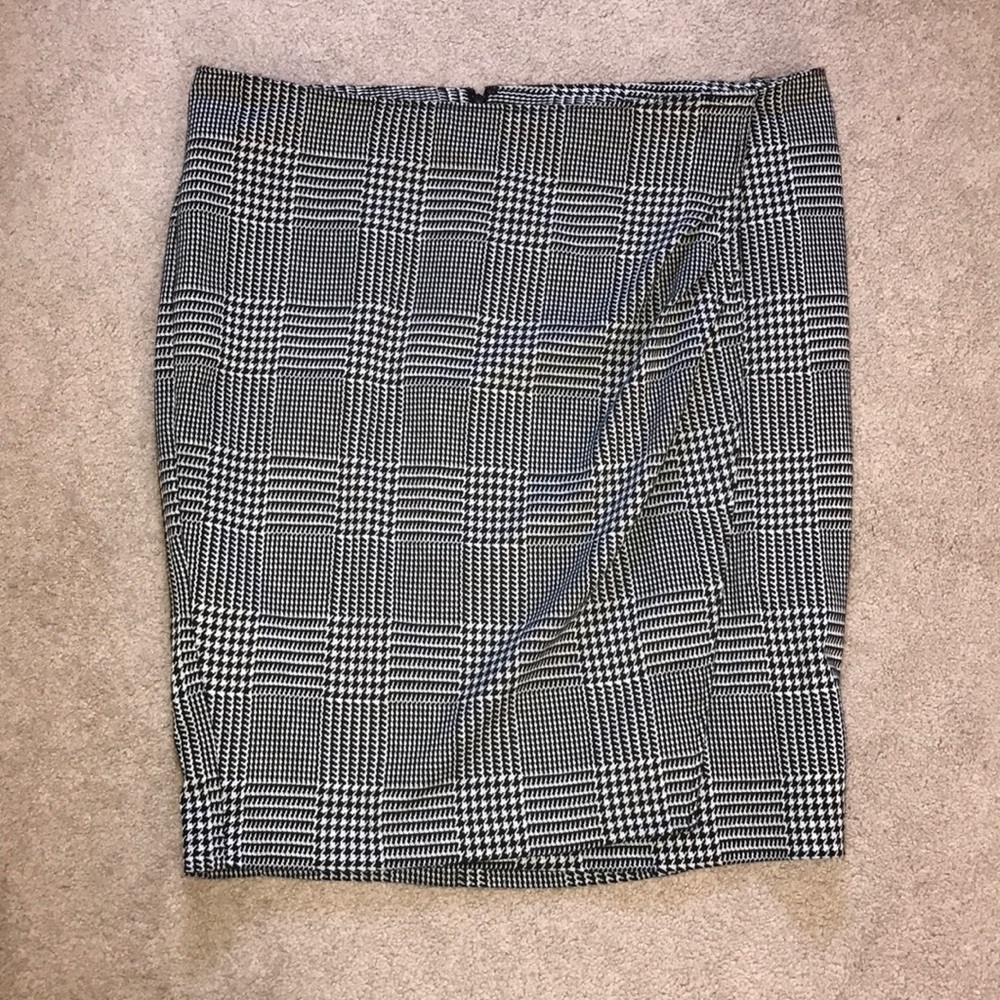 Black and white houndstooth skirt